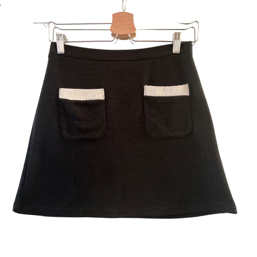 Black Knit Skirt with Pockets